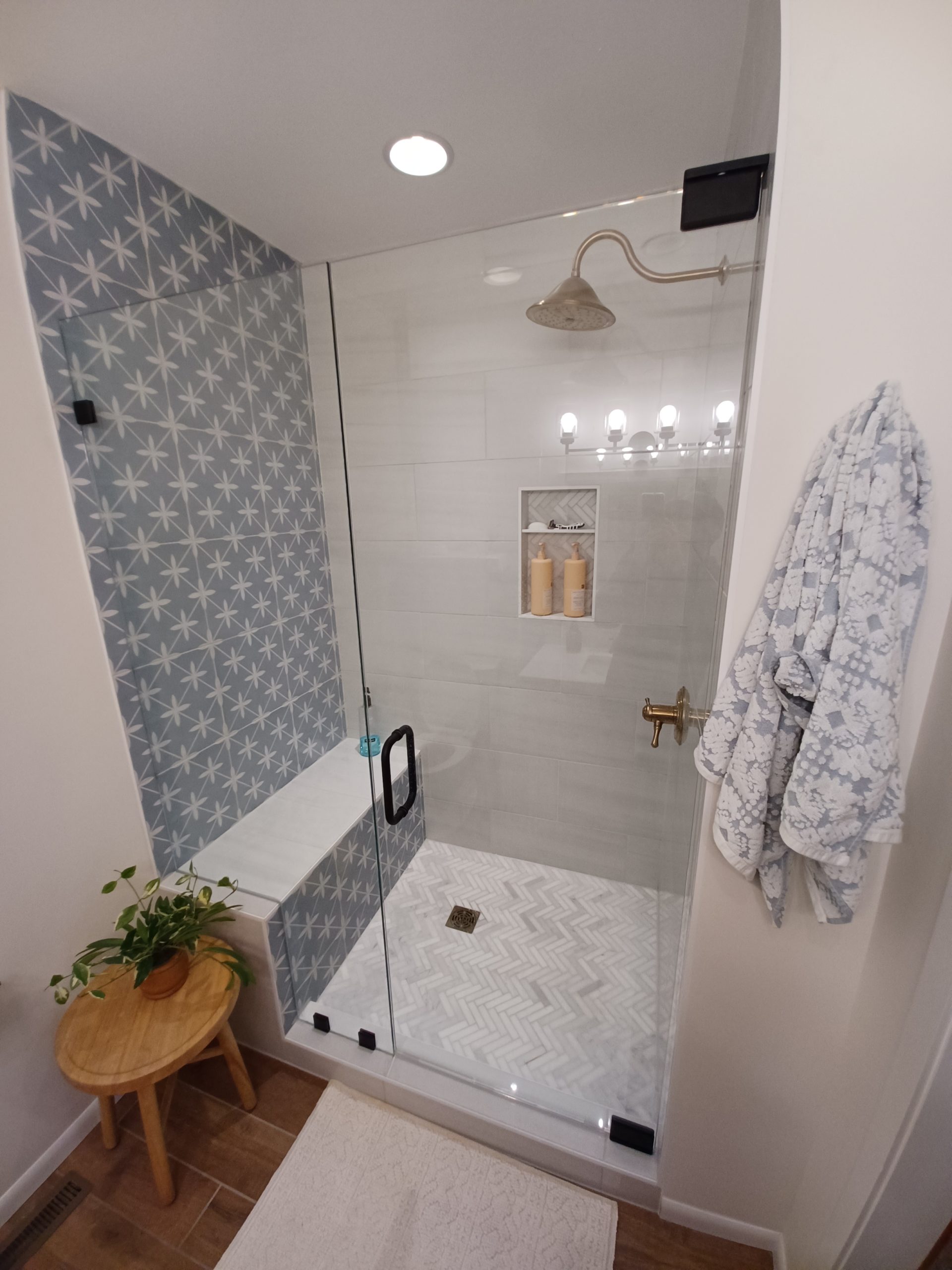 https://touchdowntile.com/bathroom-remodeling/20220118_134304-2/